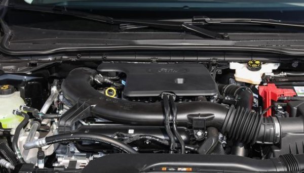 东方配资 15万内B级车隐藏款！福特蒙迪欧2.0T豪华型，是个“实在人”